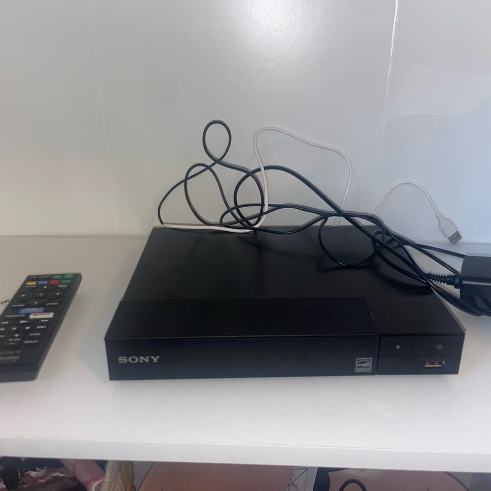 Sony Black Media Player with Remote